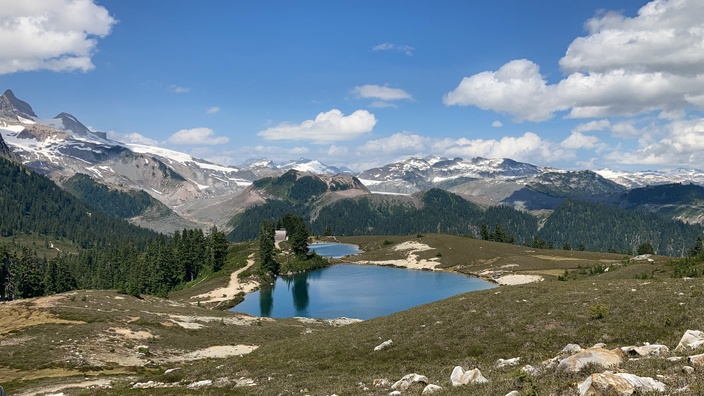 Arriving at Elfin Lakes